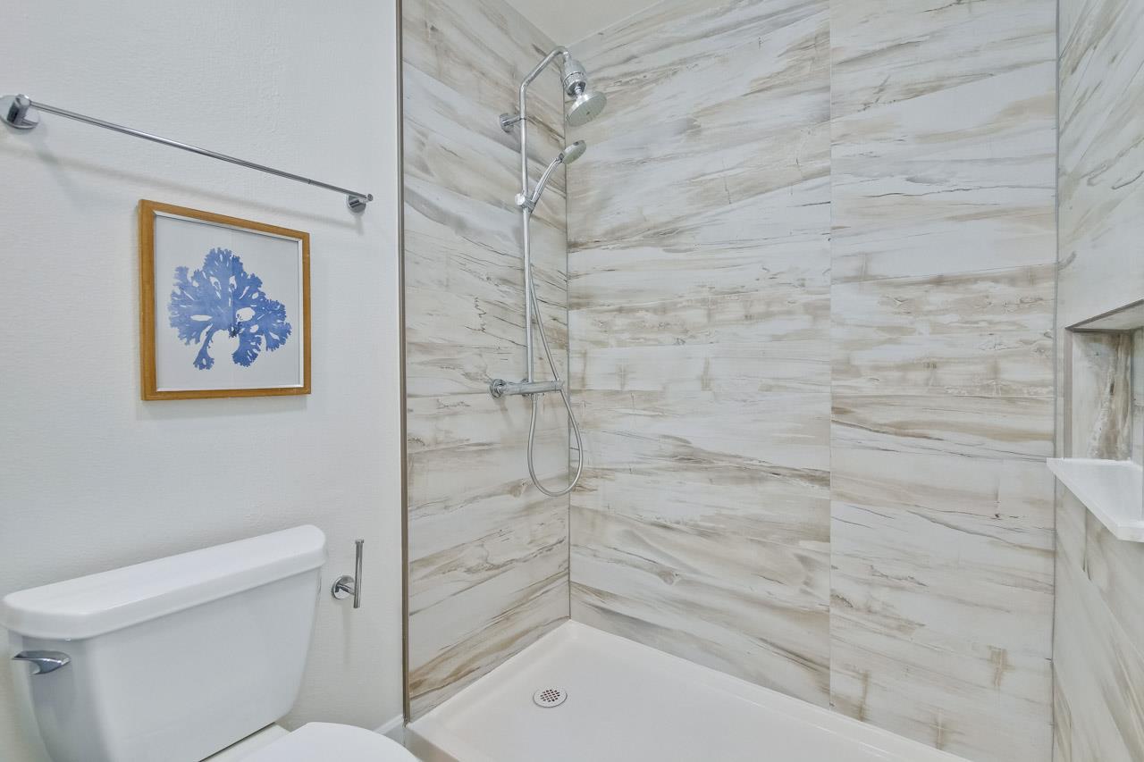 725 Mariposa AVE 203