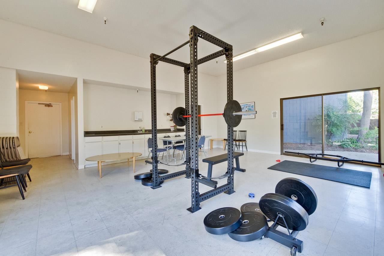 725 Mariposa AVE 203