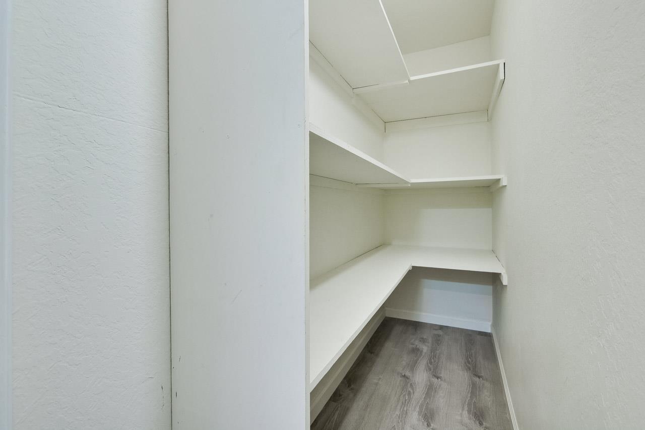 725 Mariposa AVE 203