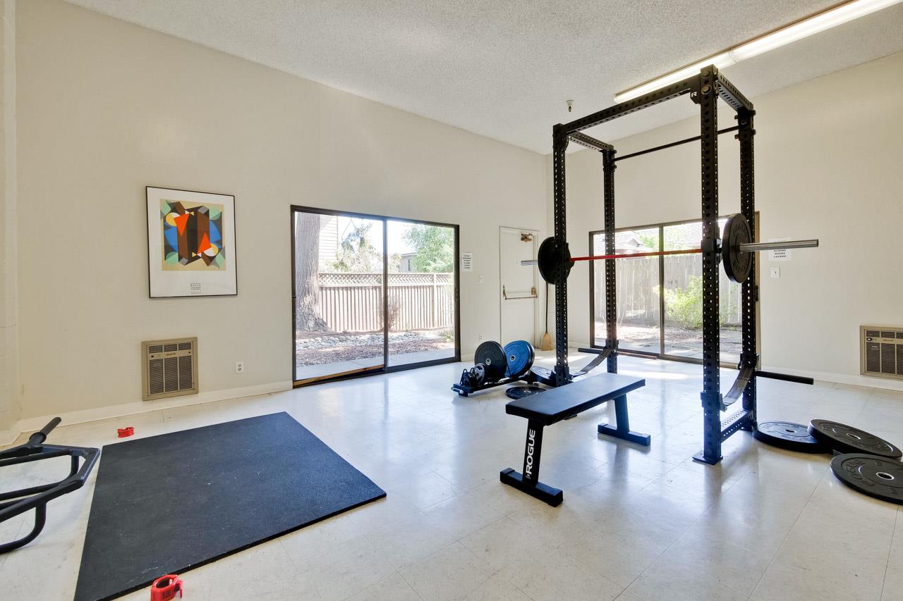 725 Mariposa AVE 203