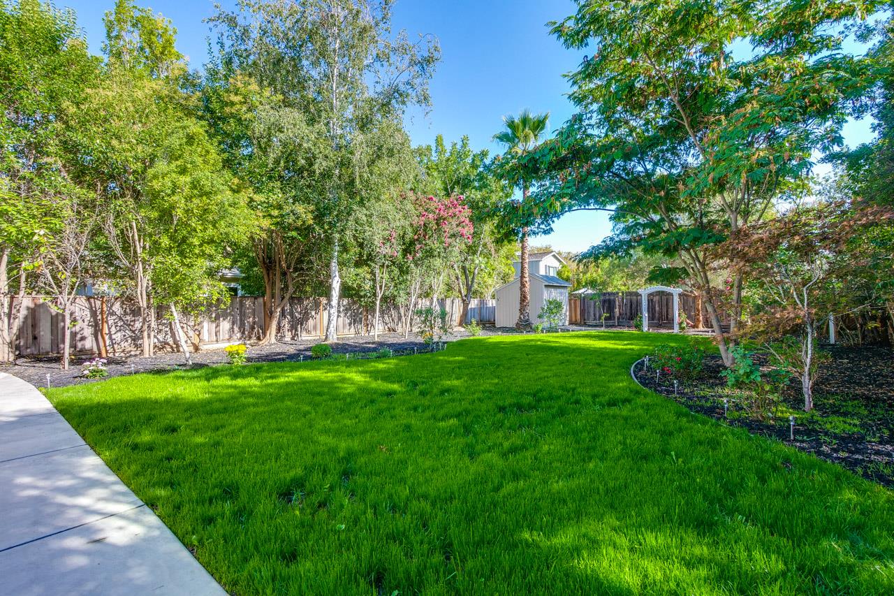 280 Carmelita DR