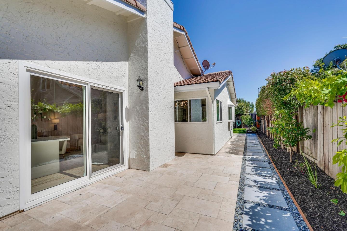 556 Seahorse Lane
