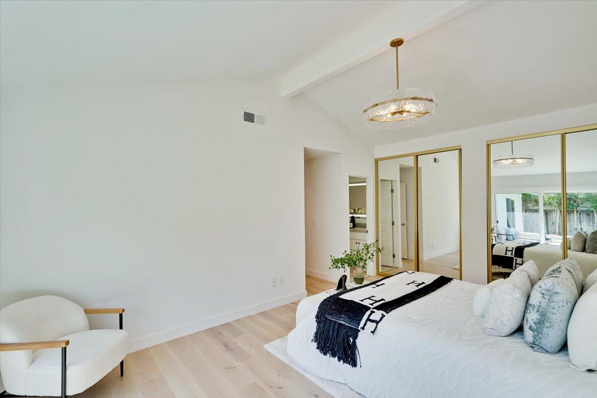 556 Seahorse Lane