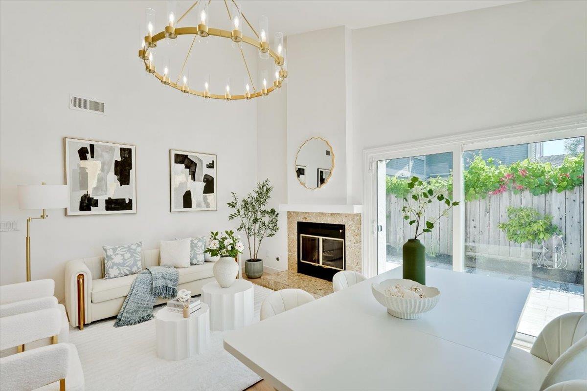 556 Seahorse Lane