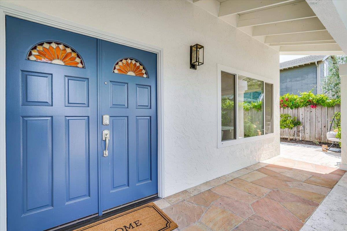 556 Seahorse Lane