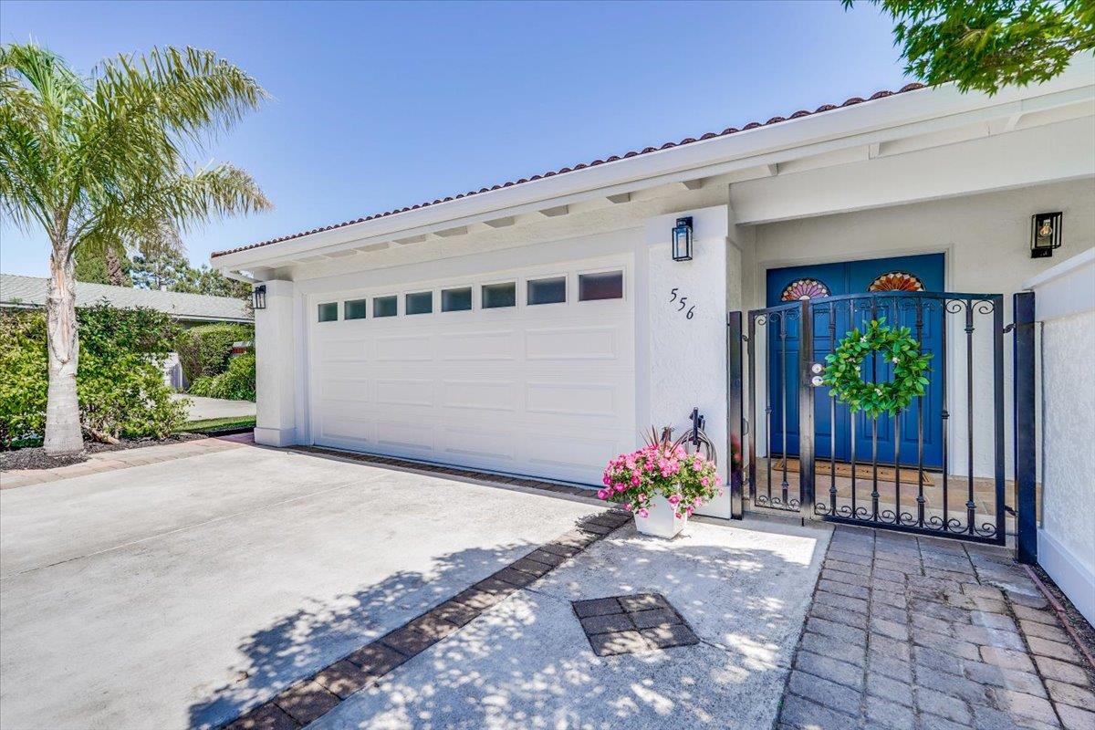 556 Seahorse Lane