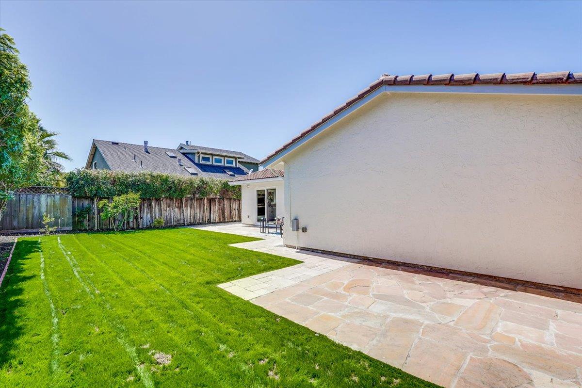556 Seahorse Lane