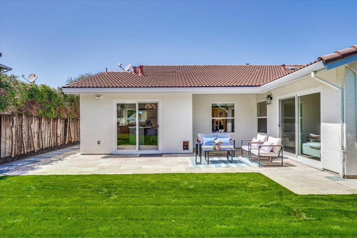 556 Seahorse Lane