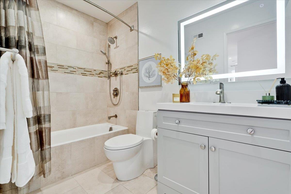 556 Seahorse Lane