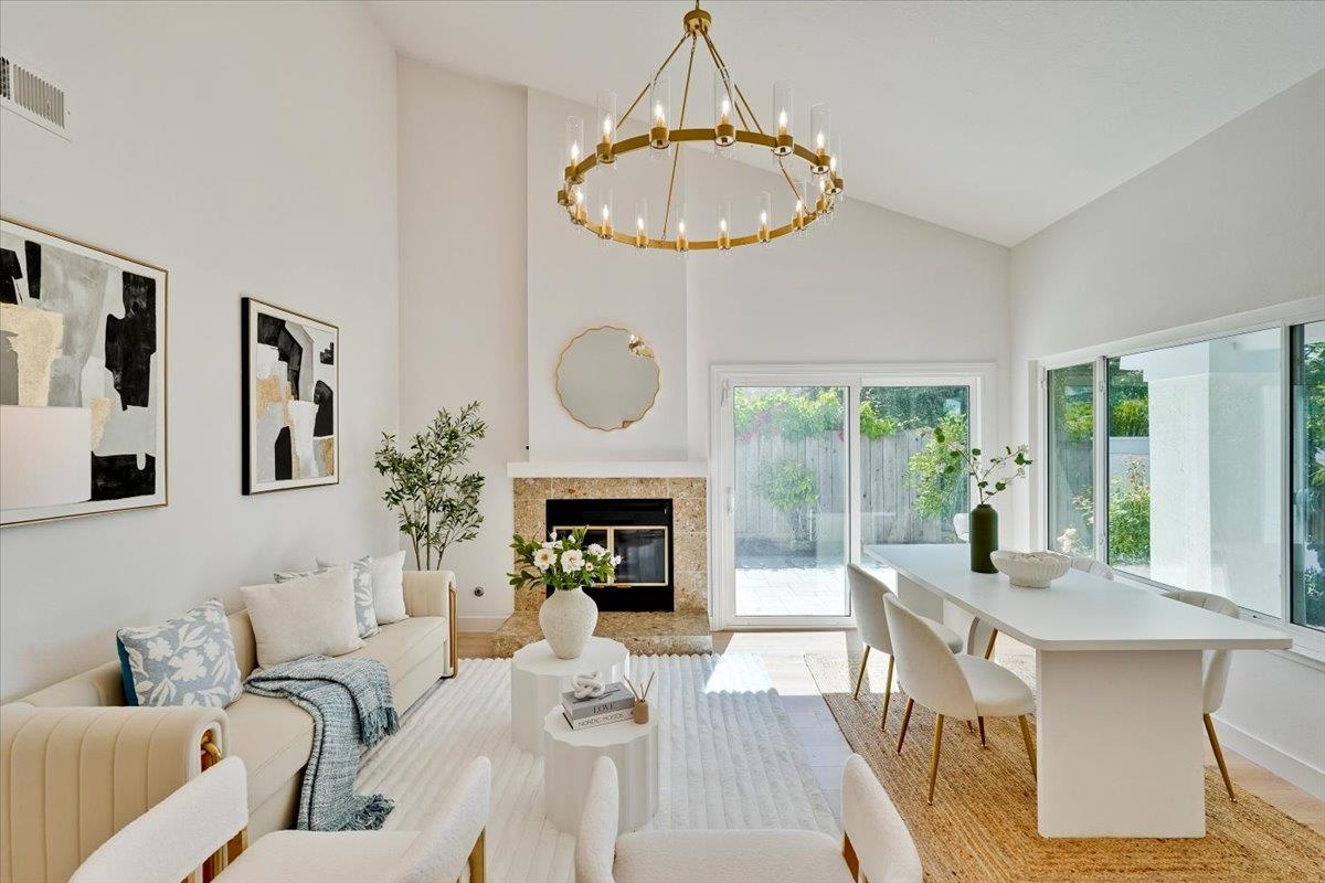 556 Seahorse Lane