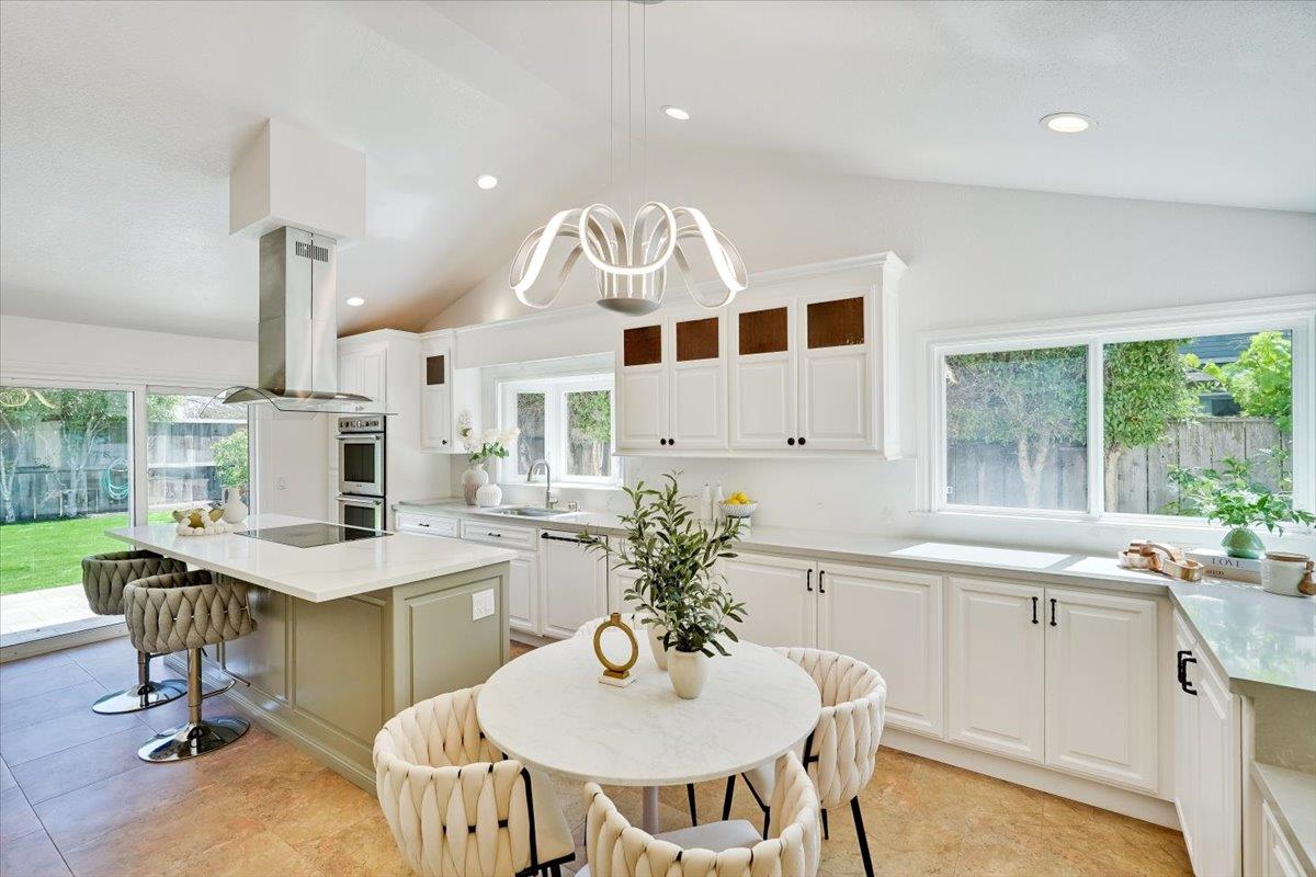 556 Seahorse Lane