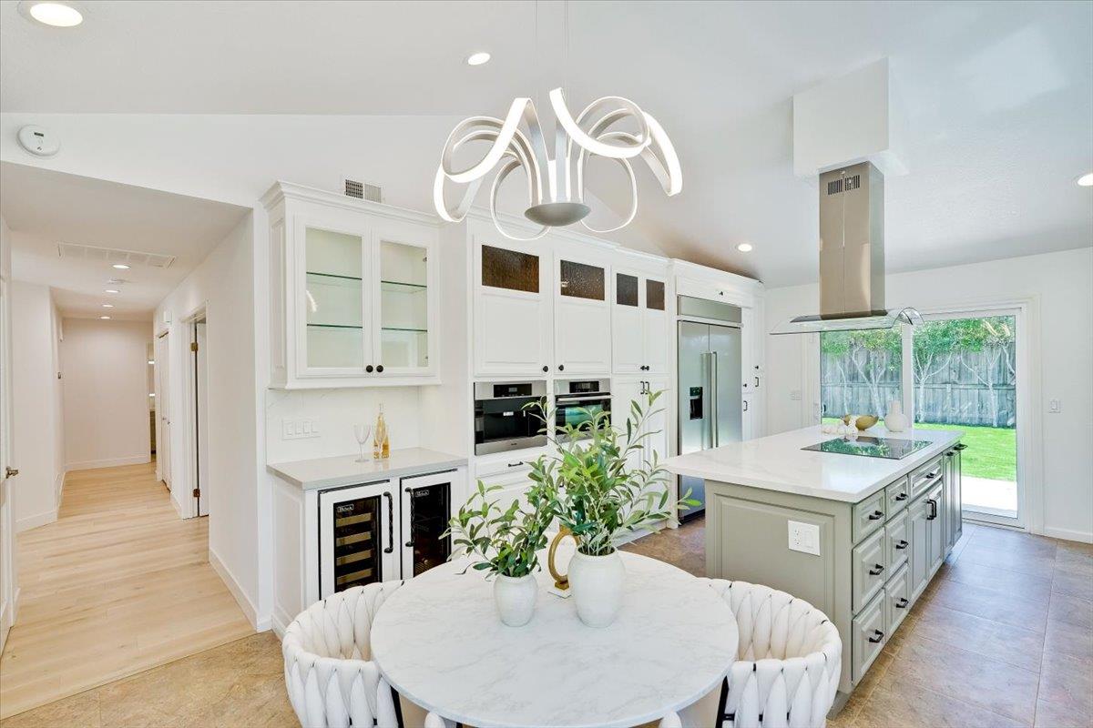 556 Seahorse Lane