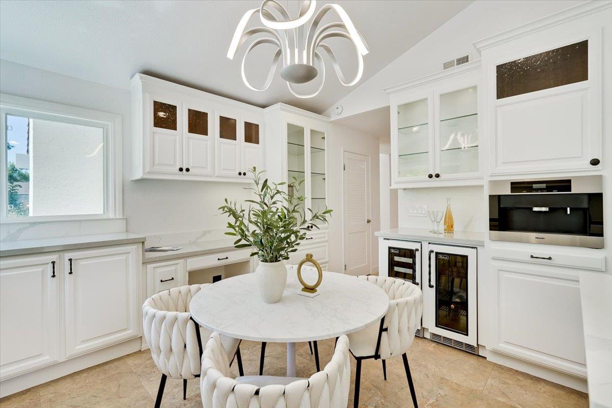 556 Seahorse Lane
