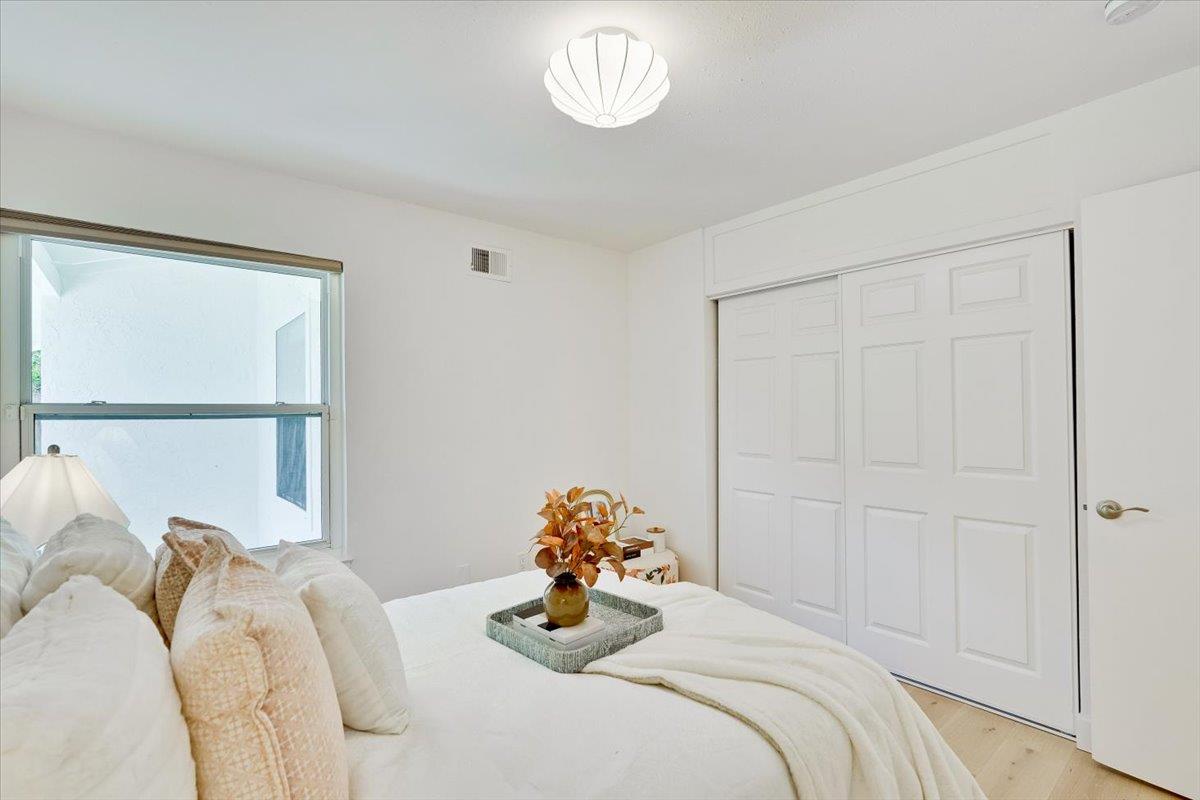 556 Seahorse Lane