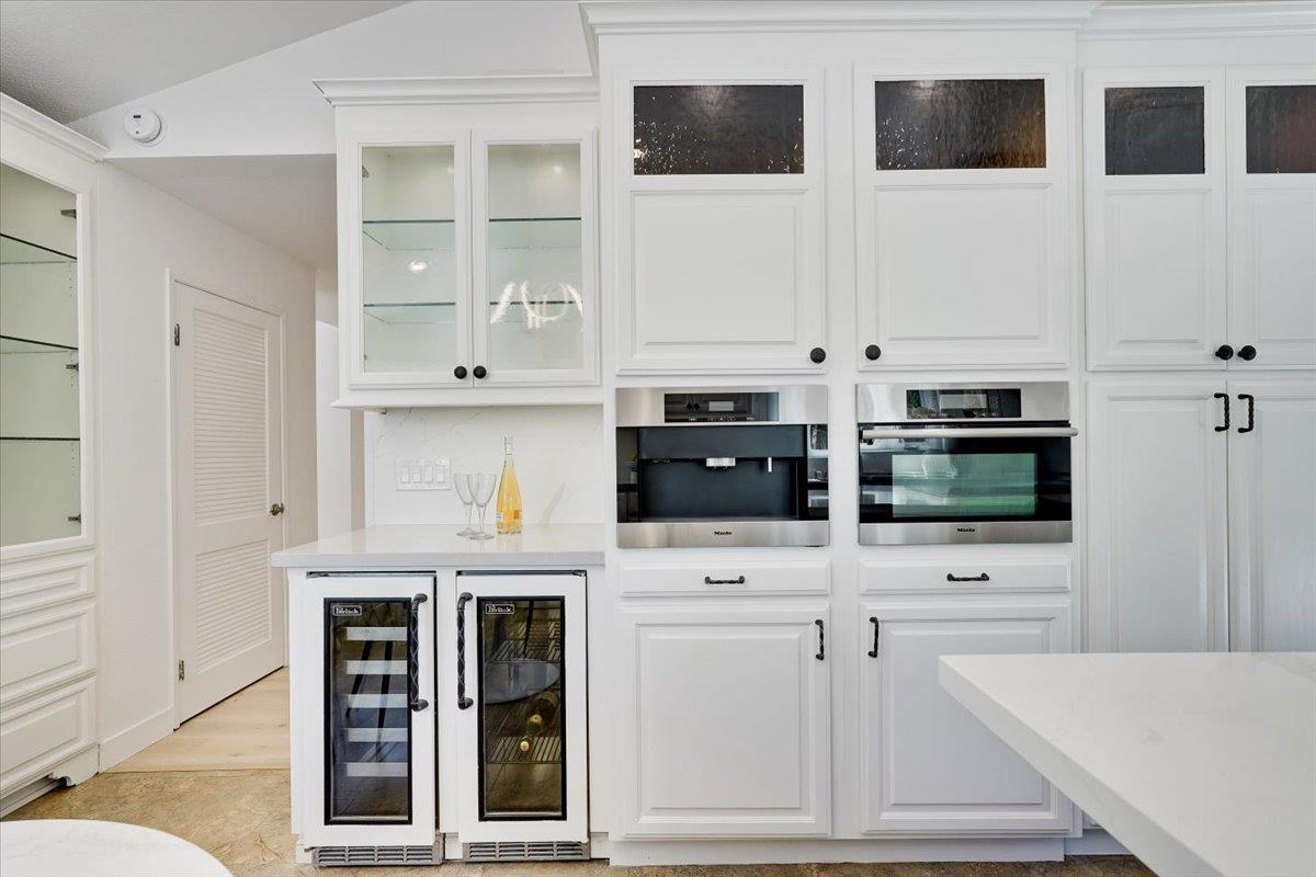 556 Seahorse Lane
