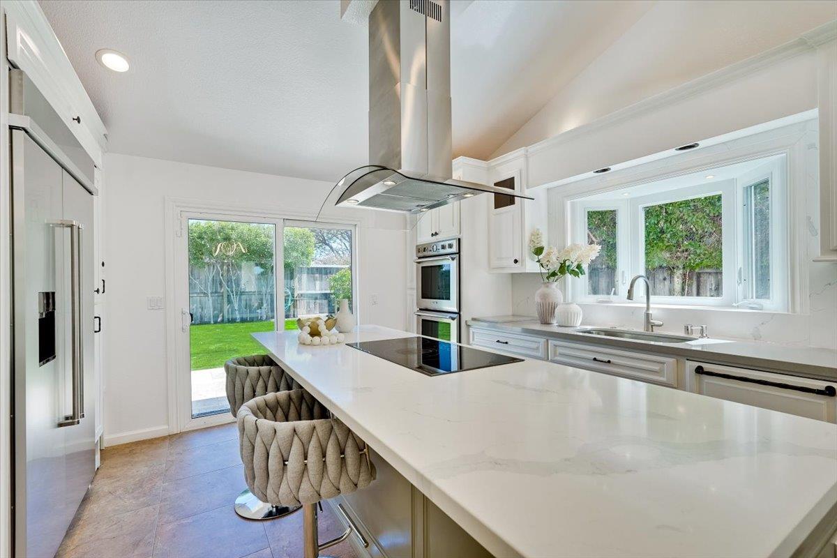 556 Seahorse Lane