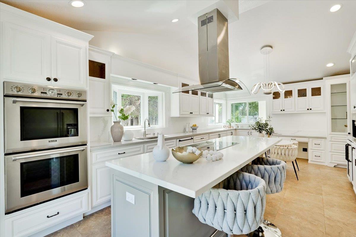 556 Seahorse Lane