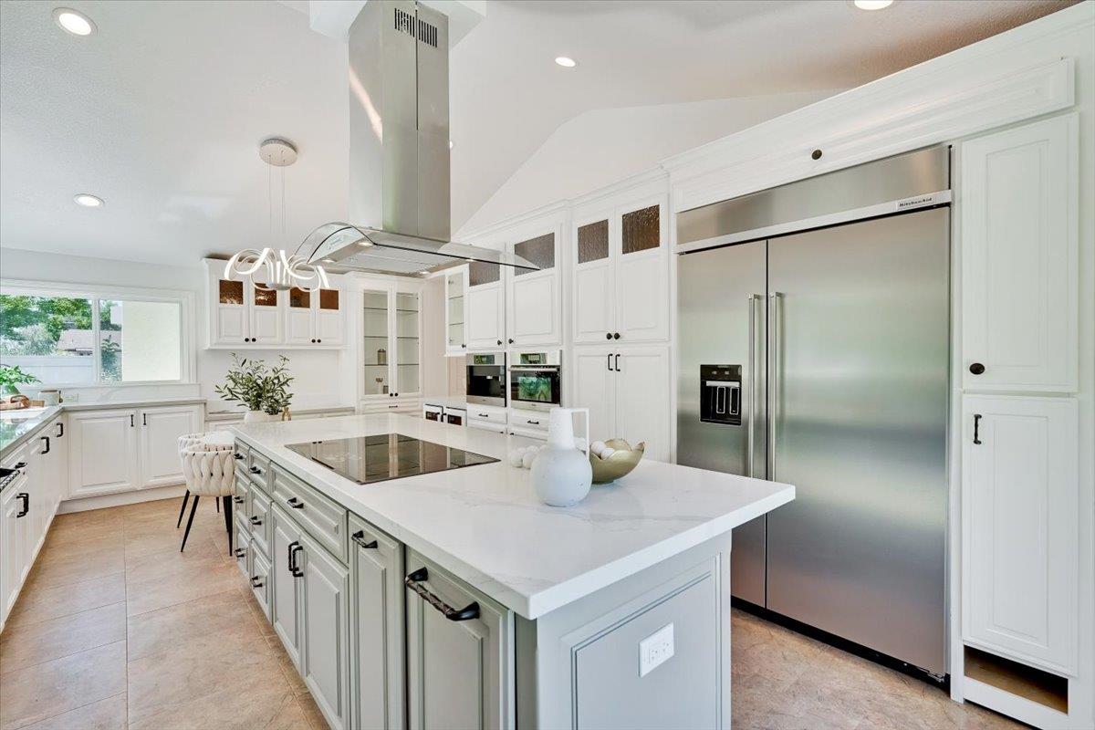556 Seahorse Lane