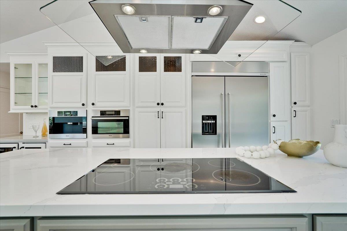 556 Seahorse Lane