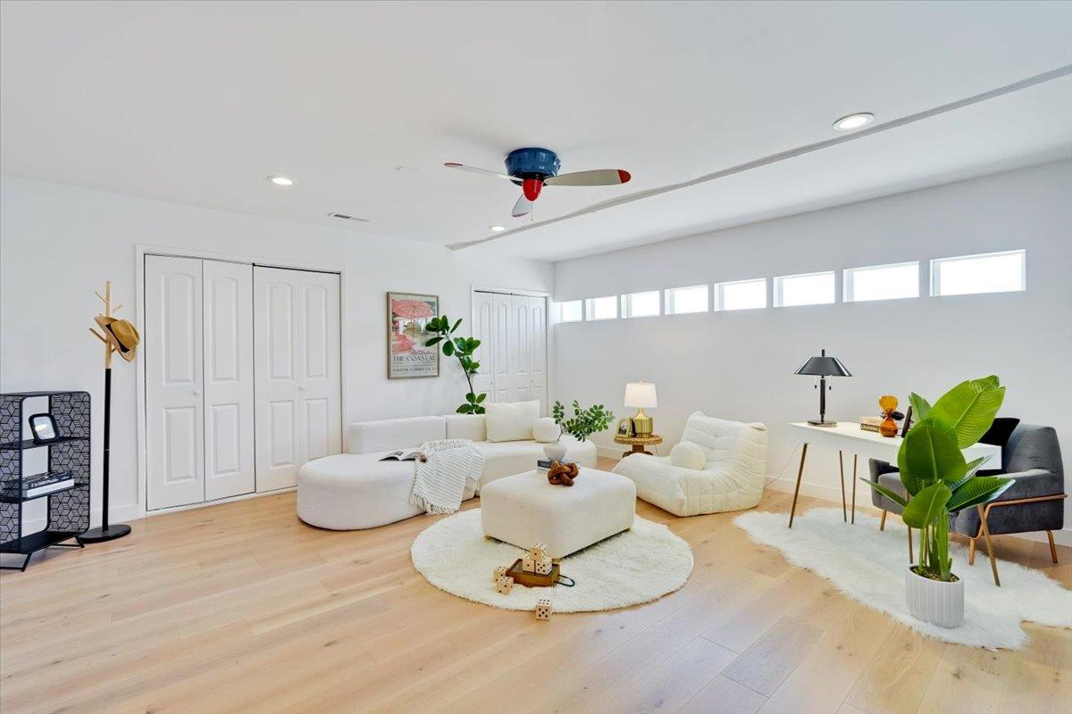 556 Seahorse Lane