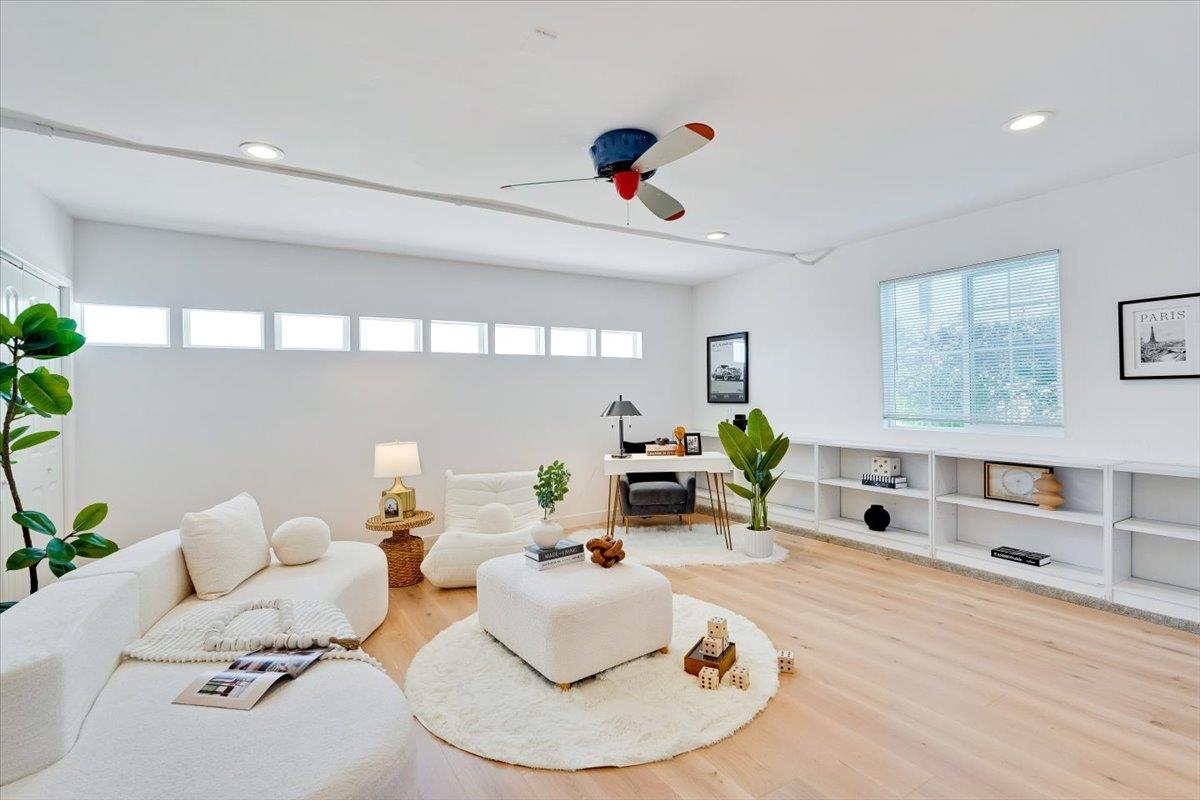 556 Seahorse Lane