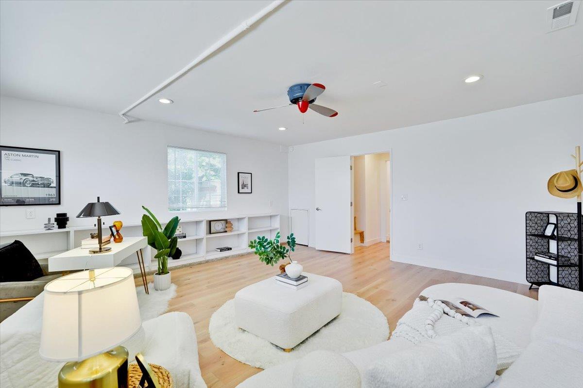 556 Seahorse Lane