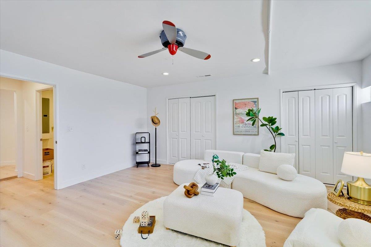 556 Seahorse Lane