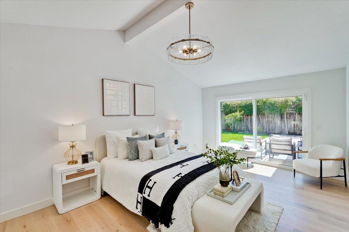 556 Seahorse Lane