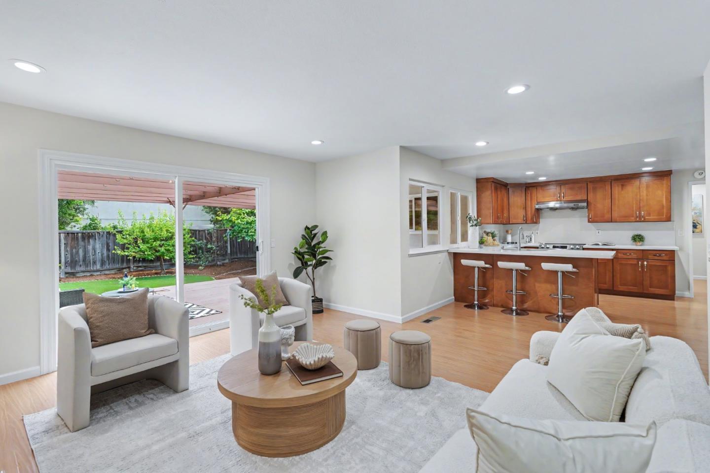 850 Roble DR