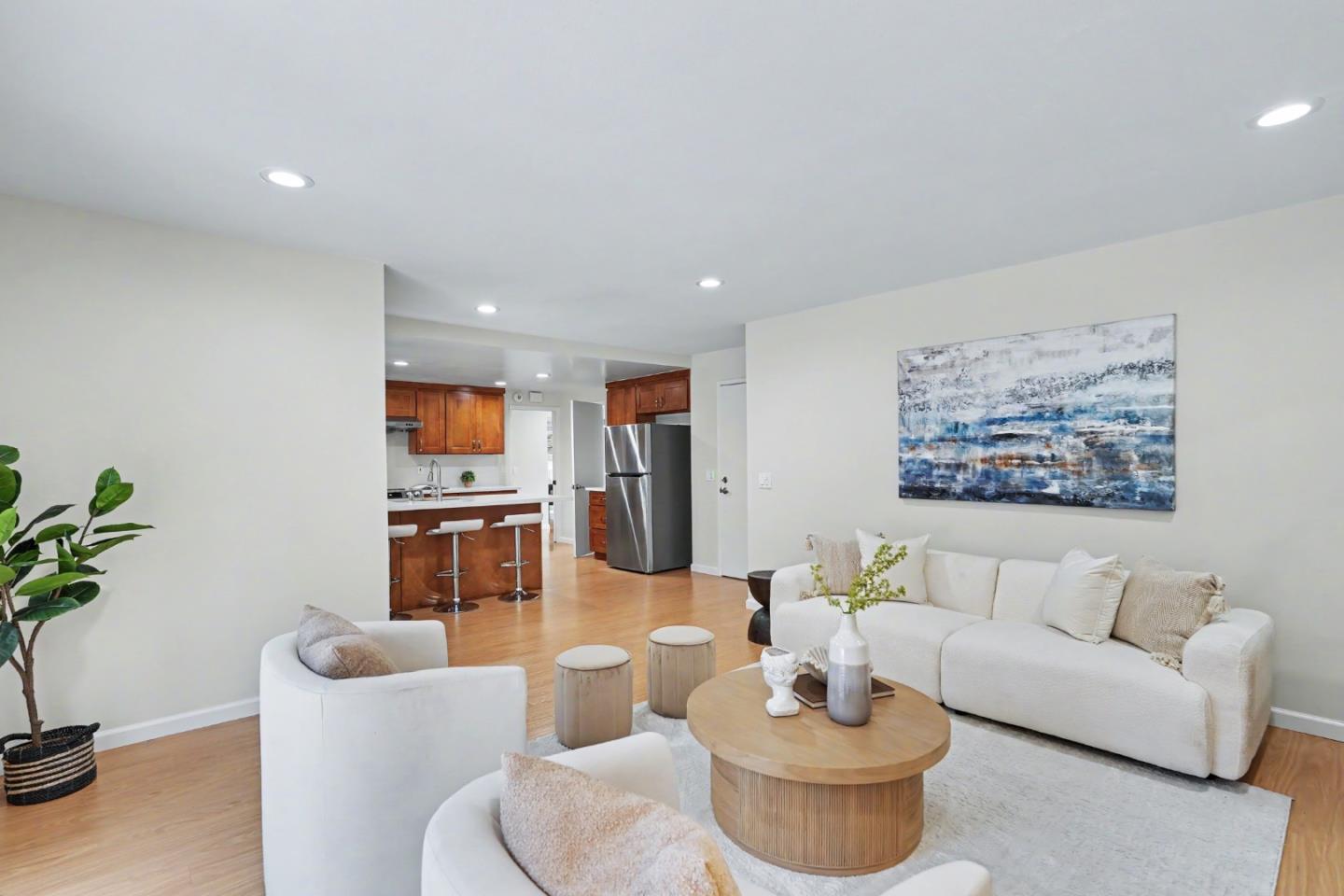 850 Roble DR