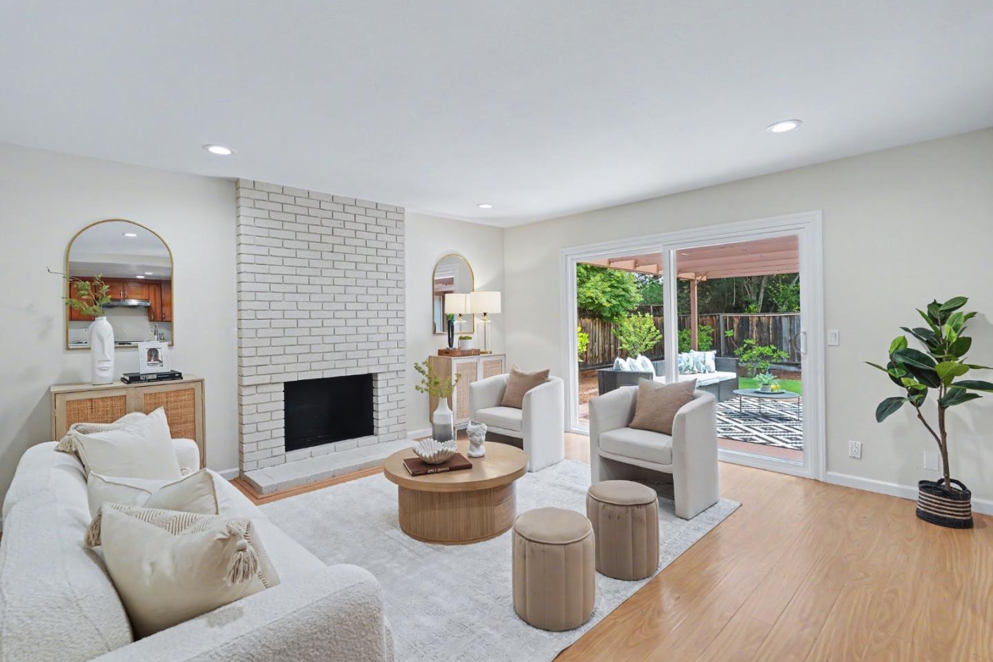 850 Roble DR