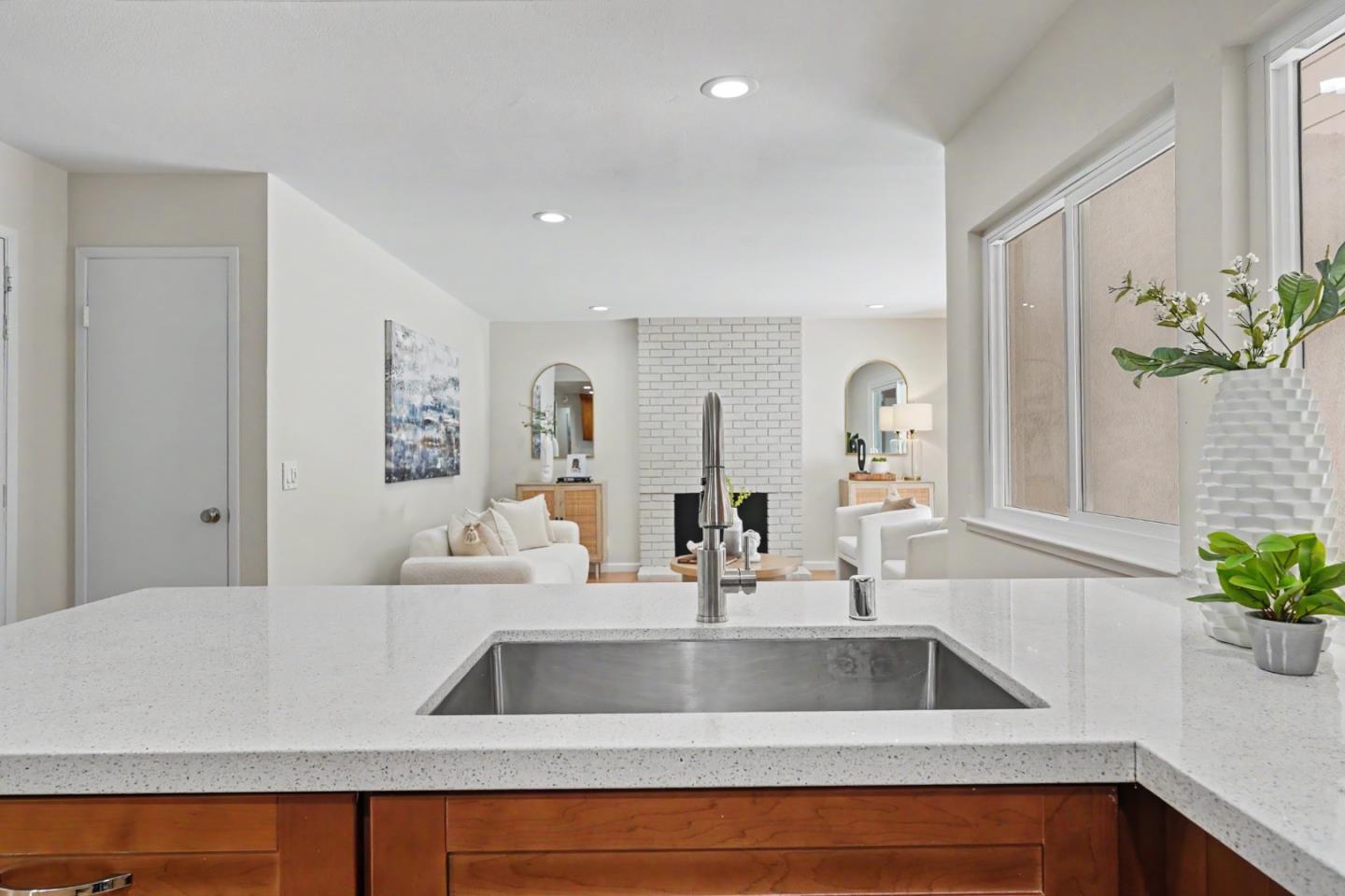 850 Roble DR