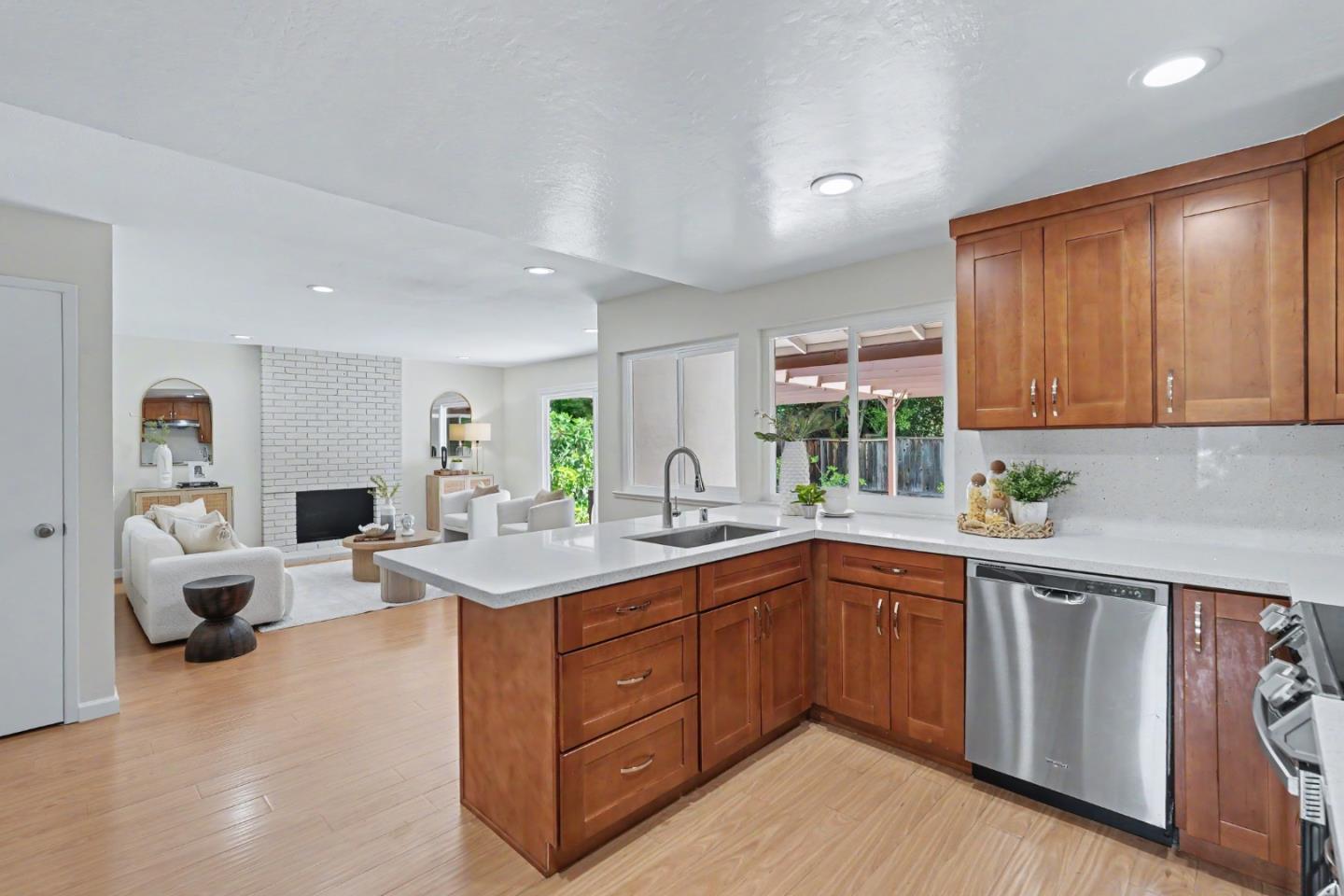 850 Roble DR