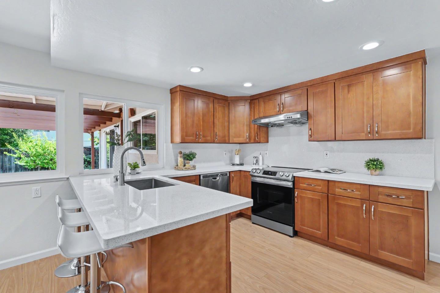 850 Roble DR