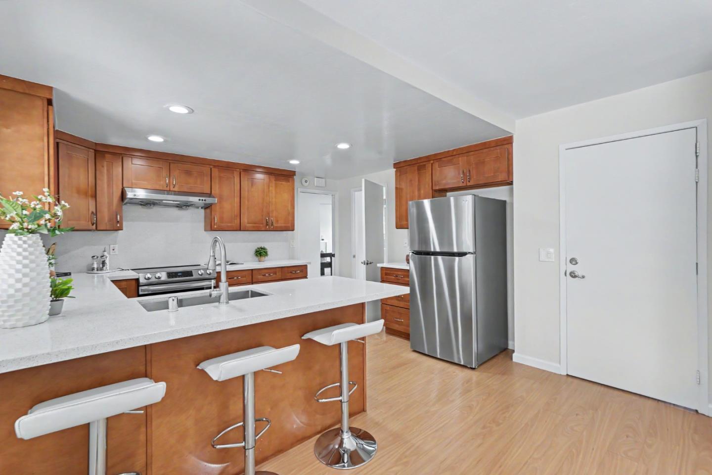 850 Roble DR