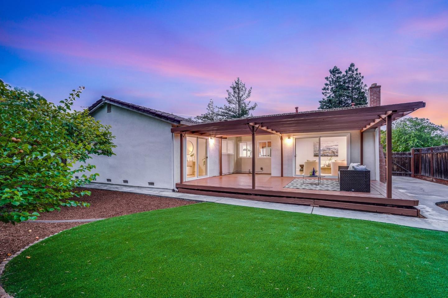 850 Roble DR
