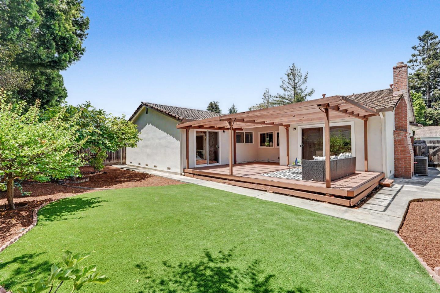 850 Roble DR