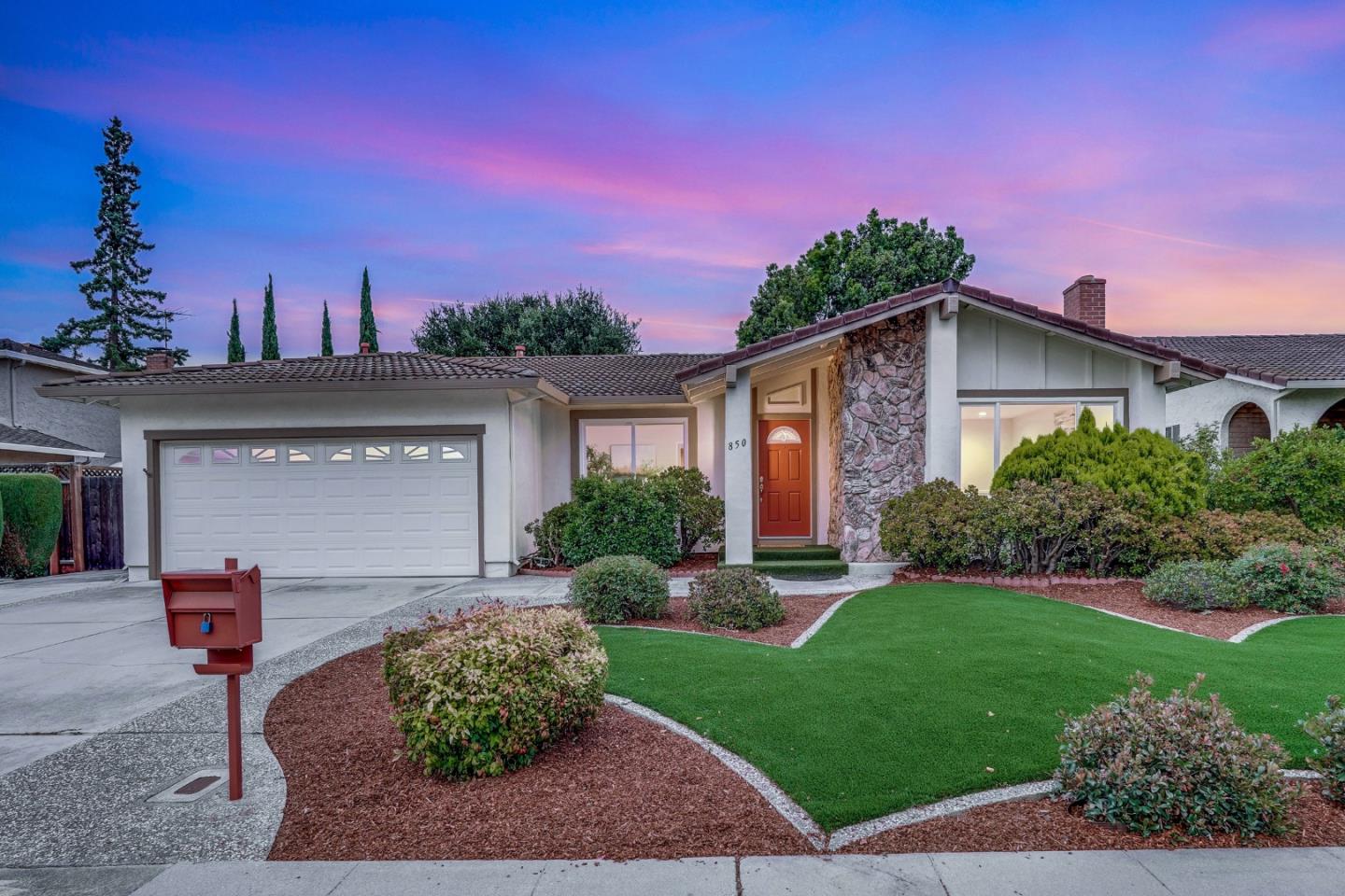 850 Roble DR