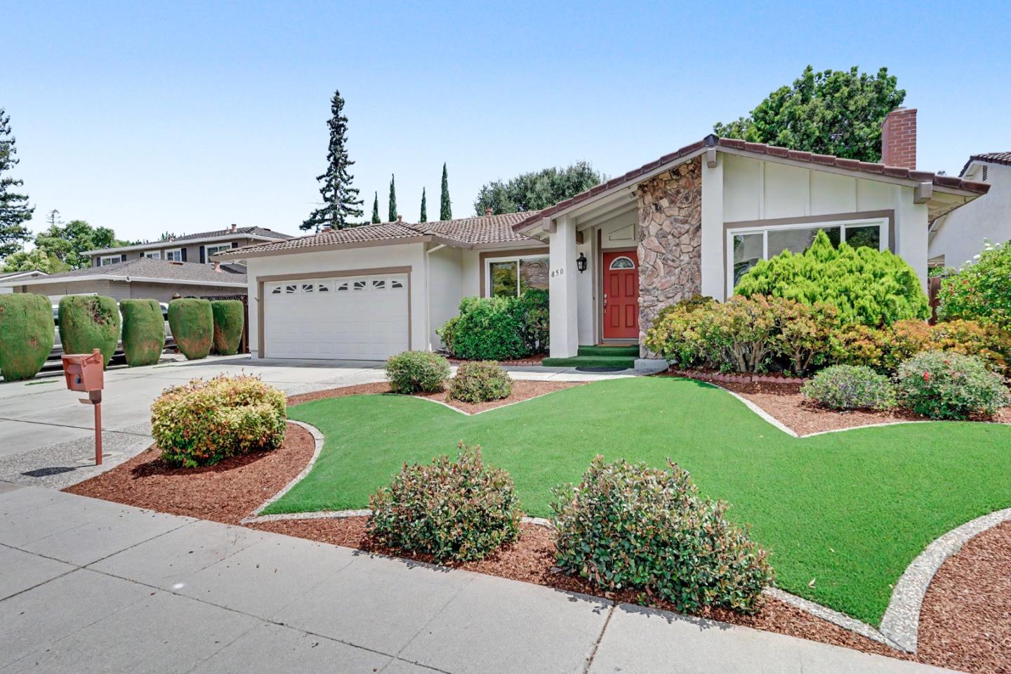 850 Roble DR