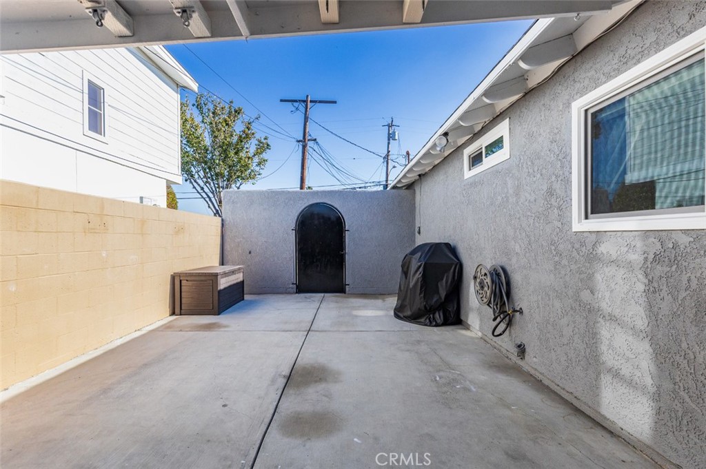 15217 Eastwood Avenue