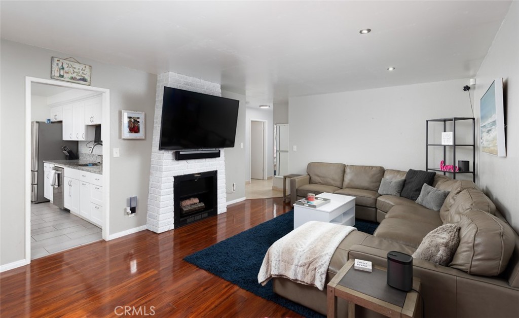 15217 Eastwood Avenue