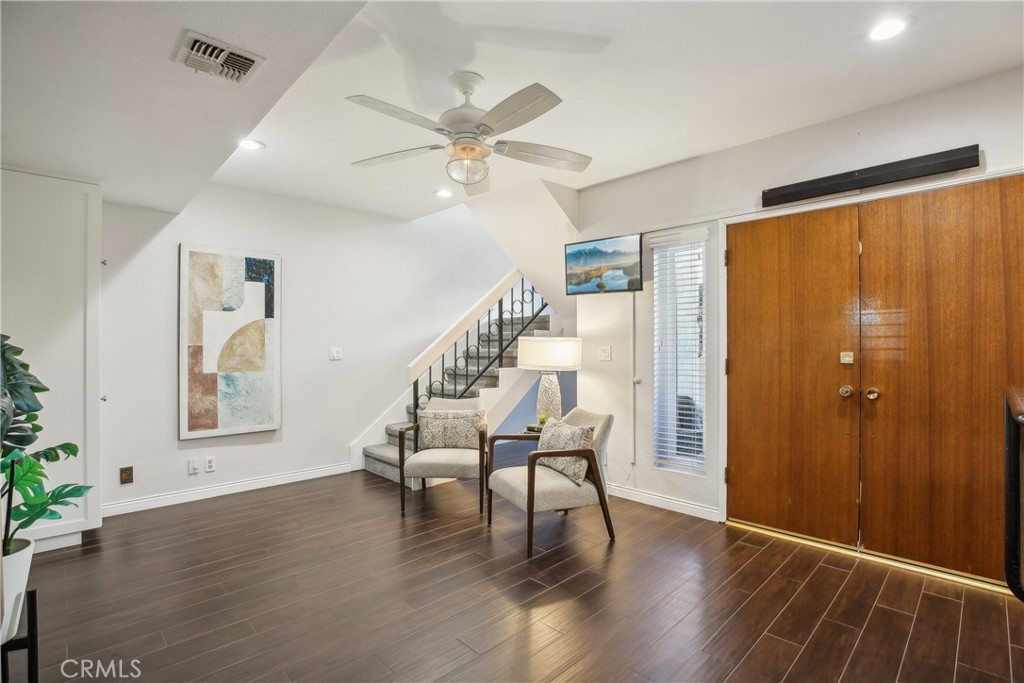 425 N Elena Avenue 2