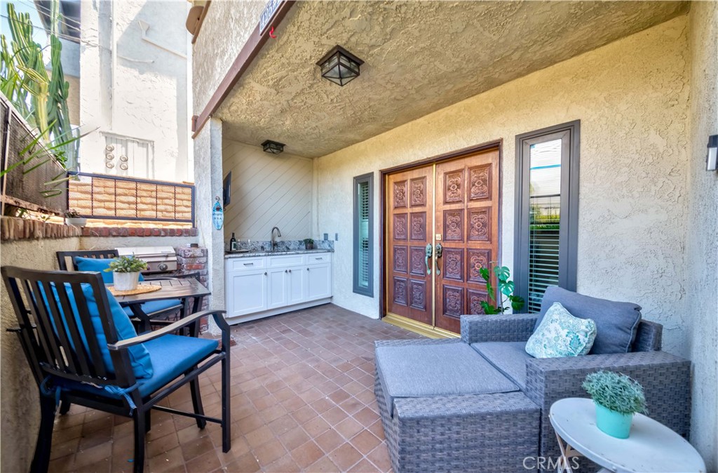 425 N Elena Avenue 2