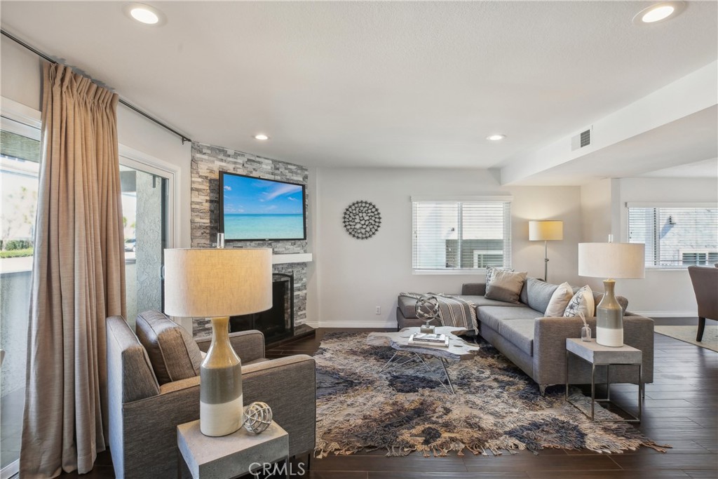 425 N Elena Avenue 2