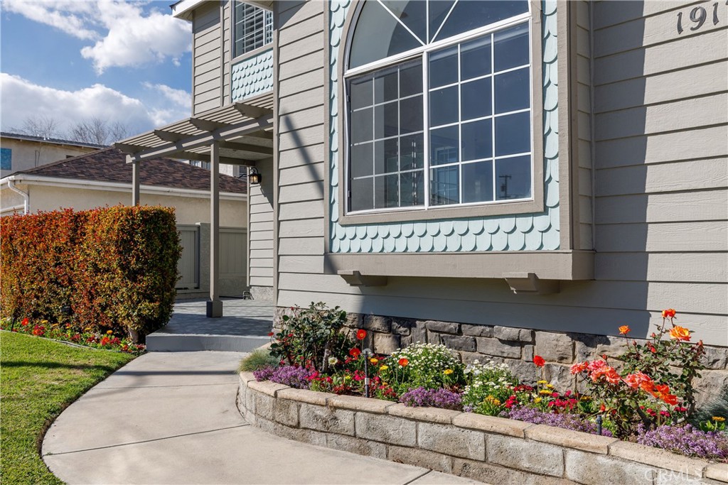 1917 Warfield Avenue A