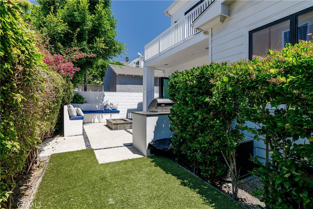 2001 Oak Avenue