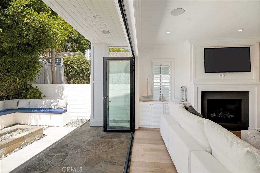 2001 Oak Avenue