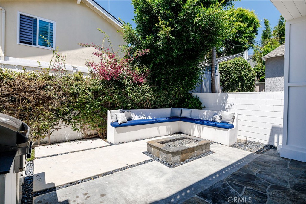 2001 Oak Avenue