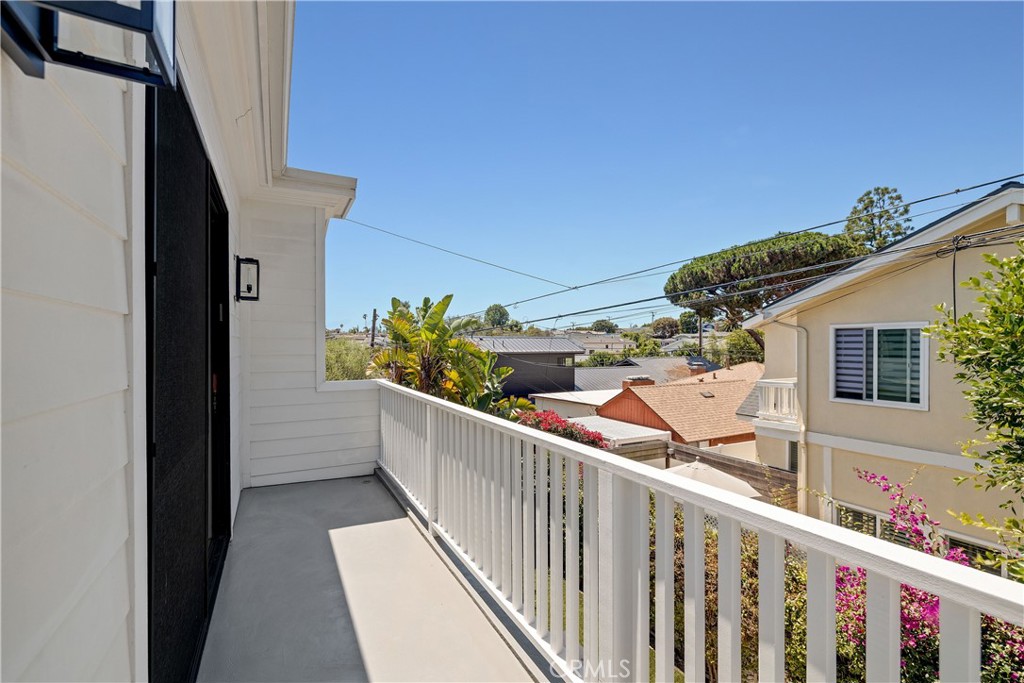 2001 Oak Avenue