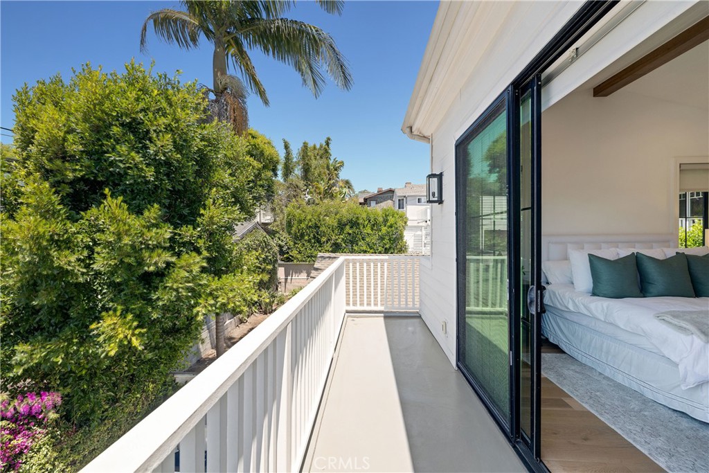 2001 Oak Avenue